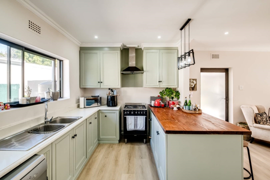 4 Bedroom Property for Sale in Kirstenhof Western Cape